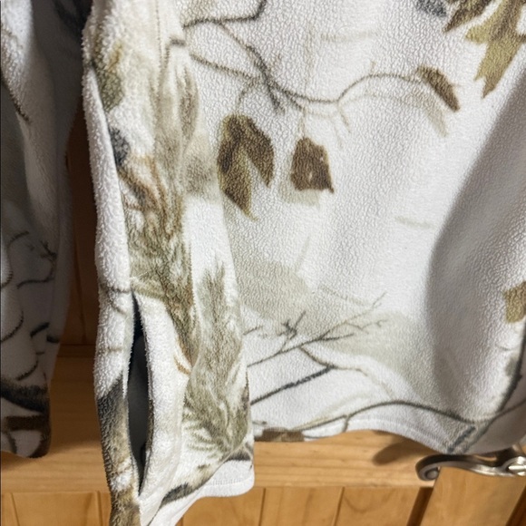 Realtree APS Camo Fleece with Pink Accents - Picture 5 of 5